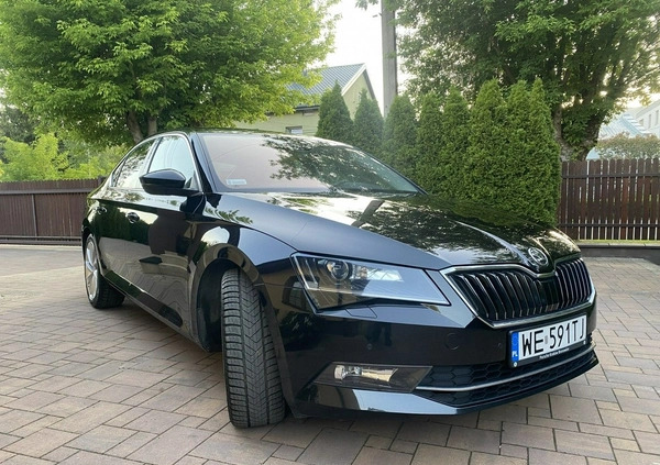 Skoda Superb cena 84800 przebieg: 157000, rok produkcji 2018 z Trzciel małe 781